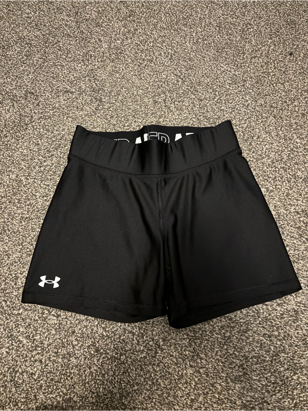 Under Armour compression workout shorts mid rise size medium